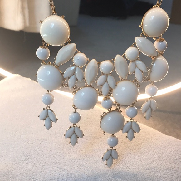 Gold and white statement necklace - Picture 1 of 3